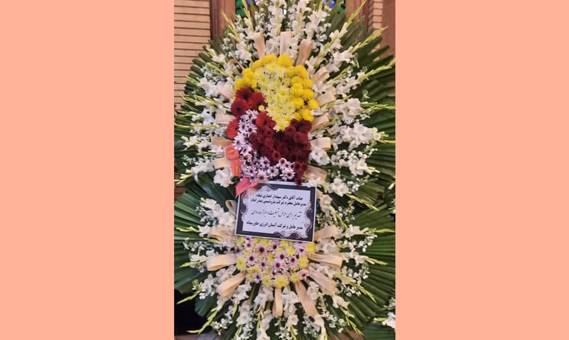 تاج گل دو طبقه ترکیب داوودی و گلایل