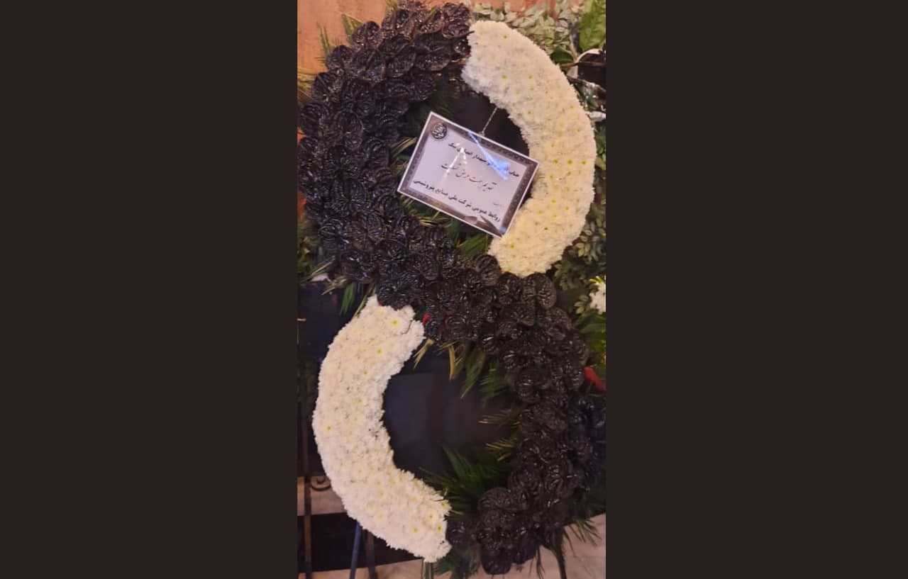 تاج گل پایه درباری هشتیشکل